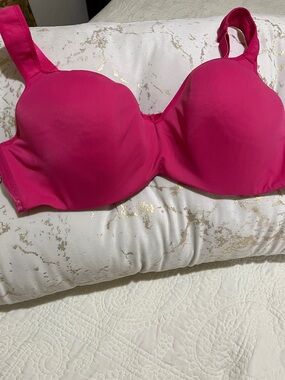 Avenue Smooth Molded T-Shirt Bra in Bright Pink